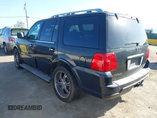 2006 Lincoln Navigator Luxury with VIN 5LMFU27536LJ25912, listed as a IAAI auction lot 42004689 with 160,020 mi miles. Bid and sale history available at carsss.com. Image 3.