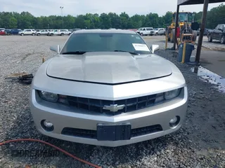2011 Chevrolet Camaro 1LT z VIN 2G1FB1EDXB9103188, wystawiony jako IAAI lot #42306677 z przebiegiem 266 067 mil mil oraz . Historia ofert i sprzedaży dostępna na DreamBid. Obrazek 13.