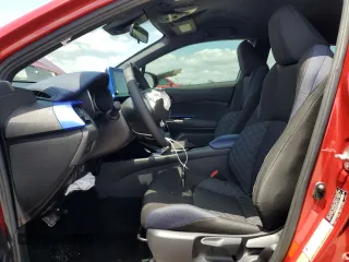 2021 Toyota C-HR LE with VIN JTNKHMBX0M1098199, listed as a Copart auction lot 56197565 with 33,119 mi miles and Salvage Title. Bid and sale history available at DreamBid. Image 7.
