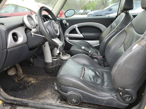 2005 MINI Cooper Hardtop with VIN WMWRC33435TJ66935, listed as a Copart auction lot 51991745 with 163,006 mi miles and Salvage Title. Bid and sale history available at carsss.com. Image 7.