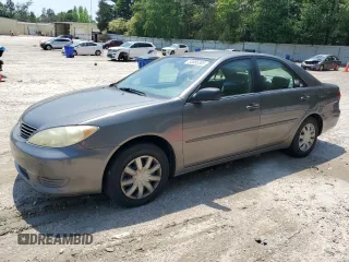 2005 Toyota Camry STD z VIN 4T1BE32KX5U638469, wystawiony jako Copart lot #53885385 z przebiegiem 161 231 mil mil oraz Szkoda całkowita • Salvage title. Historia ofert i sprzedaży dostępna na DreamBid. Obrazek 1.