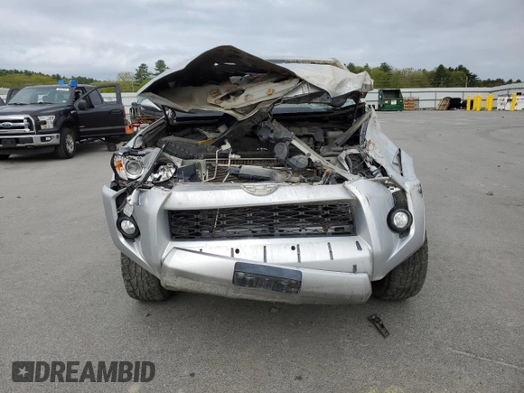 2018 Toyota 4Runner SR5 z VIN JTEBU5JR7J5579821, wystawiony jako Copart lot #56199925 z przebiegiem Nie podano mil oraz Szkoda całkowita • Salvage title. Historia ofert i sprzedaży dostępna na DreamBid. Obrazek 5.