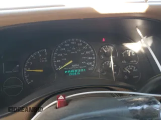 2000 Chevrolet Suburban LS with VIN 3GNEC16T2YG160819, listed as a Copart auction lot 77664344 with 200,816 mi miles and Salvage title. Bid and sale history available at DreamBid. Image 9.