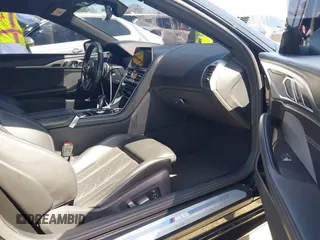 2020 BMW M8 Competition z VIN WBSDZ0C0XLCD28138, wystawiony jako IAAI lot #42339303 z przebiegiem 30 298 mil mil oraz . Historia ofert i sprzedaży dostępna na DreamBid. Obrazek 5.