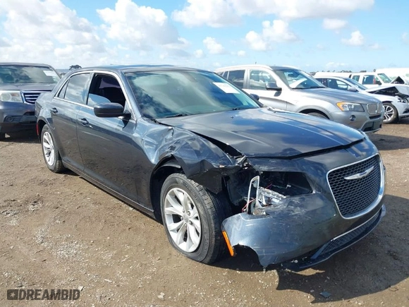 2015 Chrysler 300 Limited with VIN 2C3CCAAG3FH872042, listed as a IAAI auction lot 41743232 with 162,104 mi miles. Bid and sale history available at carsss.com. Image 6.