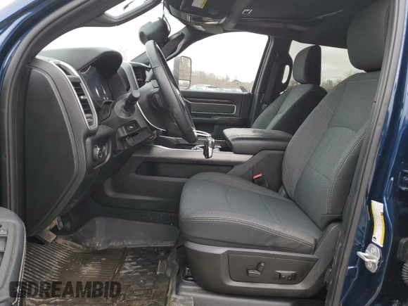 2022 Ram 2500 Big Horn z VIN 3C6UR5ML0NG381738, wystawiony jako Copart lot #49081975 z przebiegiem 19 806 mil mil oraz Szkoda całkowita • Salvage title. Historia ofert i sprzedaży dostępna na DreamBid. Obrazek 7.