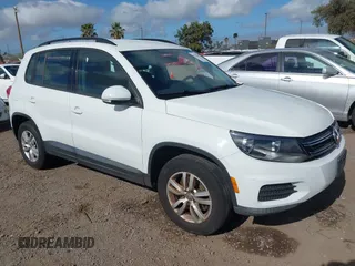 2016 Volkswagen Tiguan S z VIN WVGAV7AX2GW501100, wystawiony jako IAAI lot #42250682 z przebiegiem 76 570 mil mil oraz . Historia ofert i sprzedaży dostępna na DreamBid. Obrazek 1.