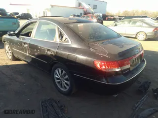 2007 Hyundai Azera SE with VIN KMHFC46F57A155356, listed as a IAAI auction lot 39429413 with 146,313 mi miles. Bid and sale history available at carsss.com. Image 3.