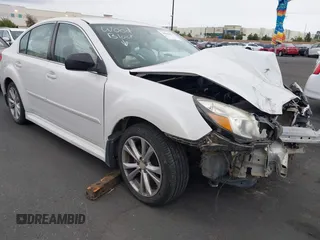 2014 Subaru Legacy 2.5i z VIN 4S3BMBA66E3014986, wystawiony jako IAAI lot #42060872 z przebiegiem 123 399 mil mil oraz . Historia ofert i sprzedaży dostępna na DreamBid. Obrazek 1.