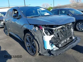 2024 Toyota bZ4X XLE z VIN JTMABACA1RA073359, wystawiony jako IAAI lot #41993549 z przebiegiem 3 799 mil mil oraz . Historia ofert i sprzedaży dostępna na DreamBid. Obrazek 1.