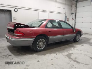 1993 Chrysler Concorde z VIN 2C3EL56F4PH641913, wystawiony jako IAAI lot #42233404 z przebiegiem 107 442 mil mil oraz . Historia ofert i sprzedaży dostępna na DreamBid. Obrazek 4.