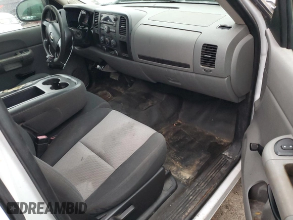 2008 Chevrolet Silverado 1500 LT w/2LT with VIN 1GCEC190X8E122966, listed as a Copart auction lot 79776574 with 396,235 mi miles and Clean Title. Bid and sale history available at carsss.com. Image 8.
