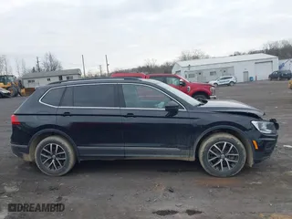 2021 Volkswagen Tiguan SE with VIN 3VV2B7AX0MM049291, listed as a IAAI auction lot 41910106 with 68,468 mi miles. Bid and sale history available at carsss.com. Image 13.