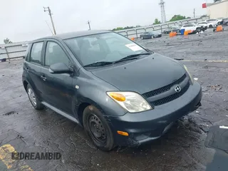 2006 Scion xA z VIN JTKKT624865015014, wystawiony jako IAAI lot #42200818 z przebiegiem 143 880 mil mil oraz . Historia ofert i sprzedaży dostępna na DreamBid. Obrazek 1.