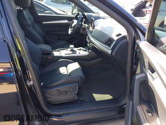 2020 Audi Q5 Premium with VIN WA1ANAFY4L2088840, listed as a IAAI auction lot 41392034 with 33,501 mi miles and . Bid and sale history available at DreamBid. Image 5.