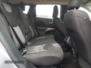 2017 Jeep Cherokee Sport z VIN 1C4PJMAB2HW590570, wystawiony jako Copart lot #49891395 z przebiegiem 146 851 mil mil oraz Szkoda całkowita • Salvage title. Historia ofert i sprzedaży dostępna na DreamBid. Obrazek 11.