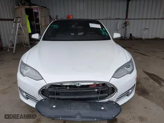 2015 Tesla Model S 85 kWh Battery with VIN 5YJSA1H11FFP75796, listed as a IAAI auction lot 41799524 with 1 mi miles. Bid and sale history available at carsss.com. Image 6.