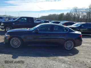 2017 Alfa Romeo Giulia Ti z VIN ZARFAECN4H7551195, wystawiony jako IAAI lot #41444631 z przebiegiem 72 596 mil mil oraz . Historia ofert i sprzedaży dostępna na DreamBid. Obrazek 14.
