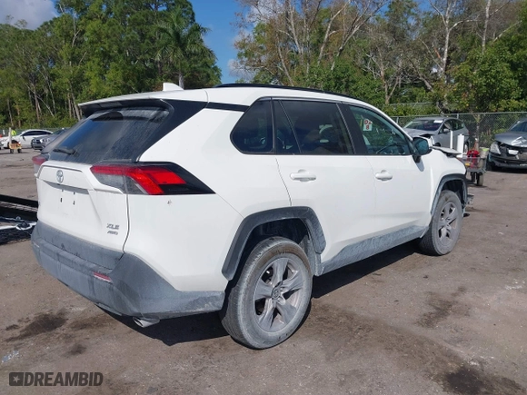 2022 Toyota RAV4 XLE with VIN 2T3P1RFV9NW266137, listed as a IAAI auction lot 41500892 with 15,454 mi miles. Bid and sale history available at carsss.com. Image 4.