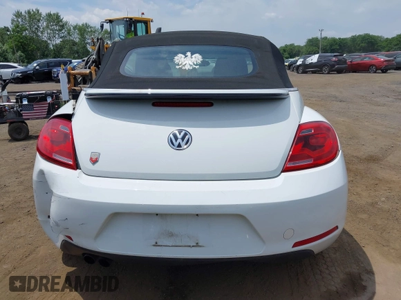 2015 Volkswagen Beetle Classic с VIN 3VW517AT4FM809038, выставлен на аукционе IAAI как лот 42621859 с пробегом 106 118 миль миль и . История ставок и продаж доступна на DreamBid. Изображение 16.