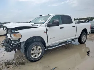 2024 Ram 2500 Big Horn z VIN 3C6UR5DL1RG106160, wystawiony jako Copart lot #59689175 z przebiegiem 40 090 mil mil oraz Szkoda całkowita • Salvage title. Historia ofert i sprzedaży dostępna na DreamBid. Obrazek 1.