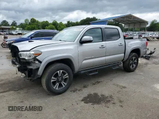 2017 Toyota Tacoma SR5 z VIN 5TFAZ5CN5HX043170, wystawiony jako Copart lot #55762885 z przebiegiem 67 816 mil mil oraz Szkoda całkowita • Salvage title. Historia ofert i sprzedaży dostępna na DreamBid. Obrazek 1.