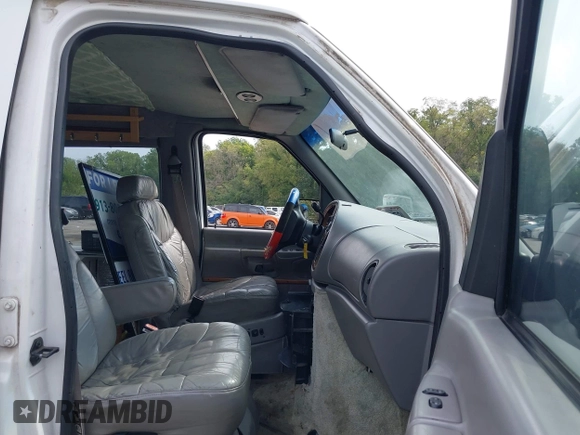 1999 Ford Econoline Cargo with VIN 1FDRE14WXXHB72976, listed as a IAAI auction lot 37688871 with 135,319 mi miles. Bid and sale history available at carsss.com. Image 5.