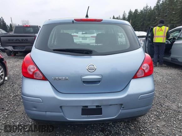 2011 Nissan Versa S z VIN 3N1BC1CP8BL460398, wystawiony jako IAAI lot #41754069 z przebiegiem 239 363 mil mil oraz . Historia ofert i sprzedaży dostępna na DreamBid. Obrazek 16.