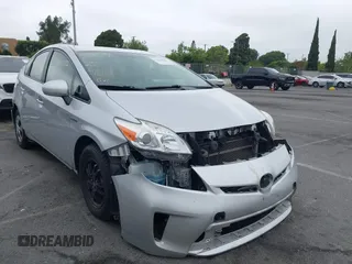 2015 Toyota Prius Four z VIN JTDKN3DU5F1931380, wystawiony jako IAAI lot #42420445 z przebiegiem 128 596 mil mil oraz . Historia ofert i sprzedaży dostępna na DreamBid. Obrazek 1.