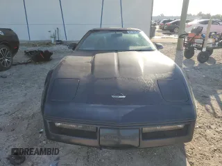 1988 Chevrolet Corvette z VIN 1G1YY2183J5110937, wystawiony jako Copart lot #87162404 z przebiegiem 57 939 mil mil oraz Czysty tytuł • Clean title. Historia ofert i sprzedaży dostępna na DreamBid. Obrazek 5.