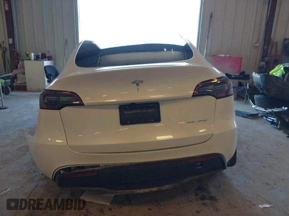 2024 Tesla Model Y Long Range z VIN 7SAYGDEE7RA294649, wystawiony jako IAAI lot #42022150 z przebiegiem 9 110 mil mil oraz . Historia ofert i sprzedaży dostępna na DreamBid. Obrazek 16.