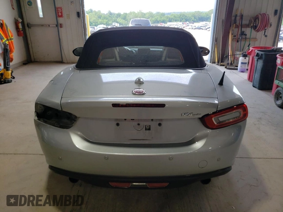 2019 FIAT 124 Spider Urbana Edition z VIN JC1NFAEK3K0141858, wystawiony jako Copart lot #59643304 z przebiegiem 120 343 mil mil oraz Szkoda całkowita • Salvage title. Historia ofert i sprzedaży dostępna na DreamBid. Obrazek 6.