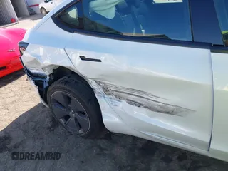 2023 Tesla Model 3 z VIN 5YJ3E1EA2PF410378, wystawiony jako IAAI lot #42265294 z przebiegiem 16 000 mil mil oraz . Historia ofert i sprzedaży dostępna na DreamBid. Obrazek 6.