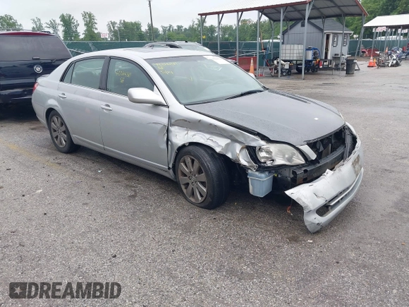 2007 Toyota Avalon XL z VIN 4T1BK36BX7U177246, wystawiony jako IAAI lot #42264311 z przebiegiem 183 324 mil mil oraz . Historia ofert i sprzedaży dostępna na DreamBid. Obrazek 1.