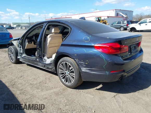 2019 BMW 5 Series 530i xDrive z VIN WBAJA7C55KG912518, wystawiony jako IAAI lot #41846385 z przebiegiem 58 262 mil mil oraz . Historia ofert i sprzedaży dostępna na DreamBid. Obrazek 3.