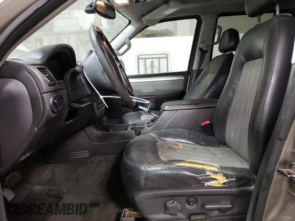 2004 Mercury Mountaineer Convenience z VIN 4M2ZU86K74UJ02231, wystawiony jako Copart lot #76743034 z przebiegiem 201 855 mil mil oraz Szkoda całkowita • Salvage title. Historia ofert i sprzedaży dostępna na DreamBid. Obrazek 7.
