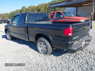 2003 GMC Sonoma z VIN 1GTCS19H138182562, wystawiony jako IAAI lot #41051512 z przebiegiem 212 117 mil mil oraz . Historia ofert i sprzedaży dostępna na DreamBid. Obrazek 3.