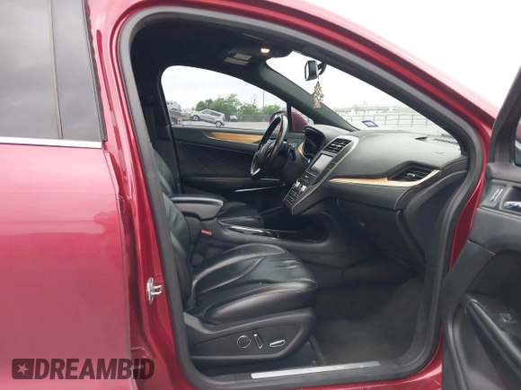 2015 Lincoln MKC with VIN 5LMCJ1A97FUJ30994, listed as a IAAI auction lot 42159219 with 180,802 mi miles. Bid and sale history available at carsss.com. Image 5.