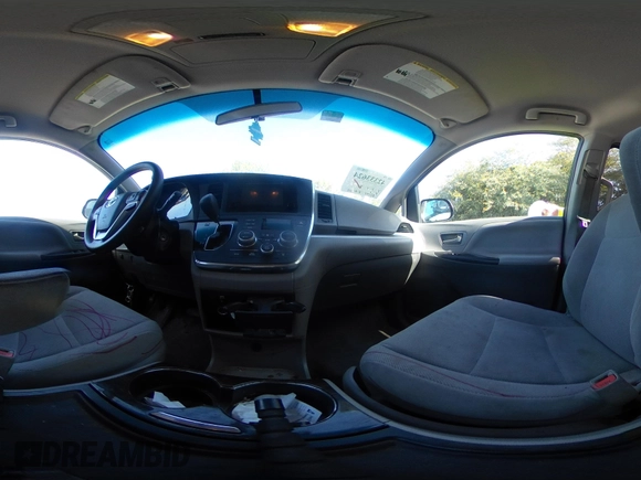 2016 Toyota Sienna L z VIN 5TDZK3DC7GS735427, wystawiony jako IAAI lot #42333624 z przebiegiem 82 599 mil mil oraz . Historia ofert i sprzedaży dostępna na DreamBid. Obrazek 18.