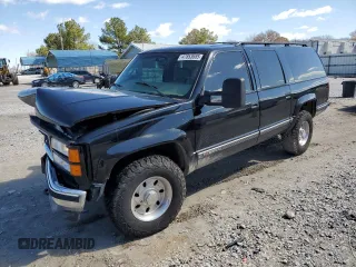 1999 GMC Suburban z VIN 3GKGK26J2XG514835, wystawiony jako Copart lot #47853685 z przebiegiem 124 657 mil mil oraz Tytuł czysty. Historia ofert i sprzedaży dostępna na DreamBid. Obrazek 1.
