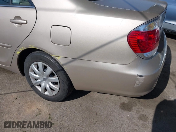 2006 Toyota Camry STD z VIN 4T1BE32K56U114339, wystawiony jako IAAI lot #42441135 z przebiegiem 217 153 mil mil oraz . Historia ofert i sprzedaży dostępna na DreamBid. Obrazek 6.