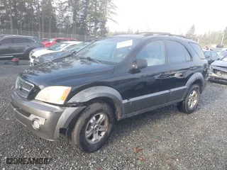 2004 Kia Sorento LX with VIN KNDJD733045243758, listed as a IAAI auction lot 41033516 with 183,831 mi miles. Bid and sale history available at carsss.com. Image 2.