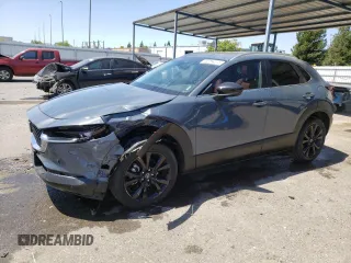 2025 Mazda CX-30 S Carbon Edition z VIN 3MVDMBCM9SM799677, wystawiony jako Copart lot #55842905 z przebiegiem 5 617 mil mil oraz Nie do naprawy • Non repairable. Historia ofert i sprzedaży dostępna na DreamBid. Obrazek 1.