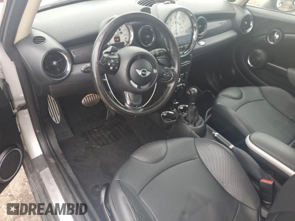 2011 MINI Hardtop S with VIN WMWSV3C58BTY11580, listed as a Copart auction lot 62081615 with 112,336 mi miles and Salvage title. Bid and sale history available at DreamBid. Image 8.