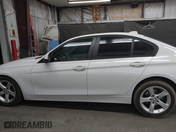 2013 BMW 3 Series 328i z VIN WBA3A5G5XDNP25779, wystawiony jako IAAI lot #42677403 z przebiegiem 93 020 mil mil oraz . Historia ofert i sprzedaży dostępna na DreamBid. Obrazek 14.