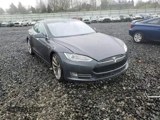 2016 Tesla Model S 90D z VIN 5YJSA1E47GF129744, wystawiony jako Copart lot #47797395 z przebiegiem 87 678 mil mil oraz Szkoda całkowita • Salvage title. Historia ofert i sprzedaży dostępna na DreamBid. Obrazek 10.
