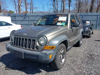 2005 Jeep Liberty Sport with VIN 1J4GL48K35W568972, listed as a IAAI auction lot 41980884 with 198,430 mi miles and . Bid and sale history available at DreamBid. Image 2.
