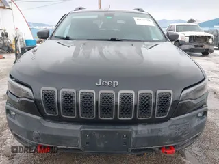 2019 Jeep Cherokee Trailhawk Elite with VIN 1C4PJMBX6KD313675, listed as a IAAI auction lot 41448924 with 51,639 mi miles. Bid and sale history available at carsss.com. Image 12.