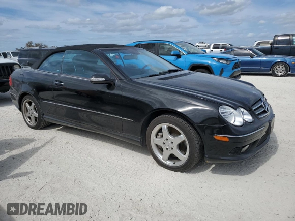 2004 Mercedes-Benz CLK 500 z VIN WDBTK75G04T005692, wystawiony jako Copart lot #77038514 z przebiegiem 125 997 mil mil oraz Szkoda całkowita • Salvage title. Historia ofert i sprzedaży dostępna na DreamBid. Obrazek 4.