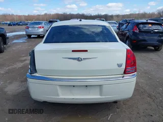 2008 Chrysler 300 C Hemi with VIN 2C3KA63H18H335807, listed as a IAAI auction lot 41986105 with 149,837 mi miles and . Bid and sale history available at carsss.com. Image 16.